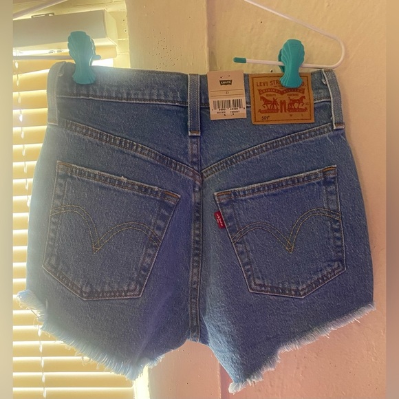Levi’s Jean shorts - Picture 4 of 10